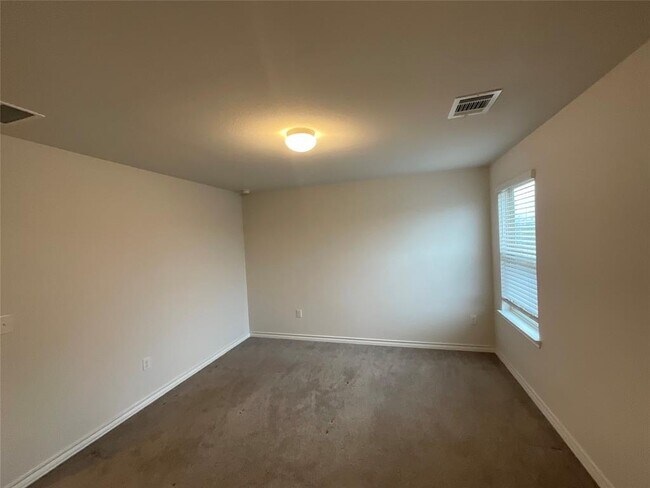 Building Photo - 7601 Albany Dr