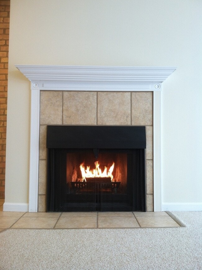 Building Photo - 5900 Oakwood Dr