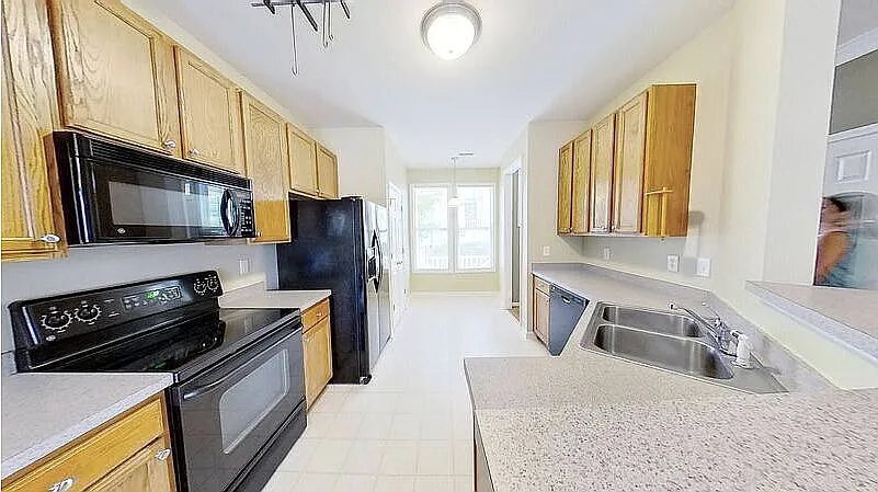 Building Photo - 513 Village Loop Dr