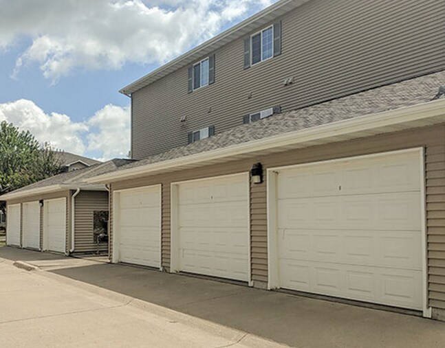 Building Photo - 2665 Triple Crown Ln