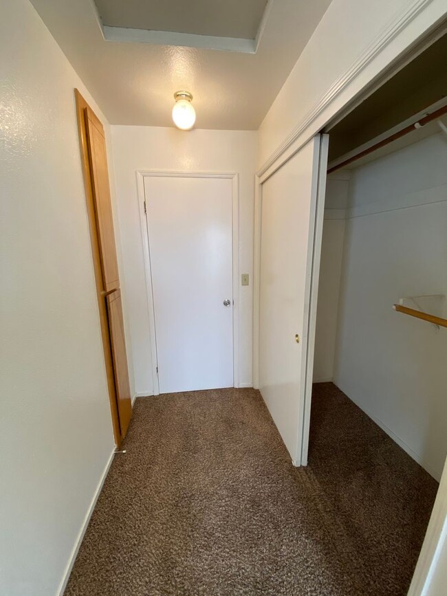 Building Photo - Charming 3 Bed/2.5 Bath on Packwood coming...