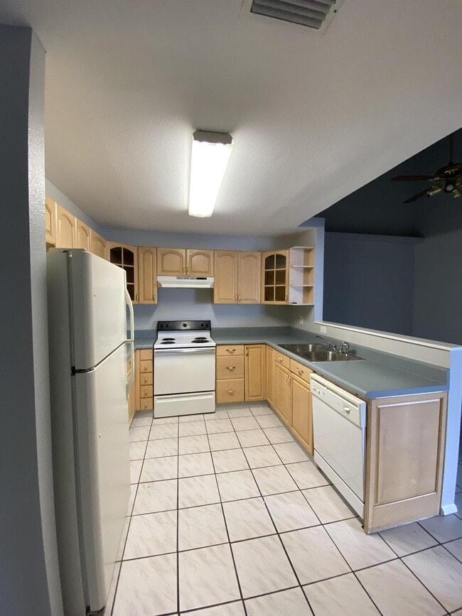Building Photo - 23117 Dover Dr