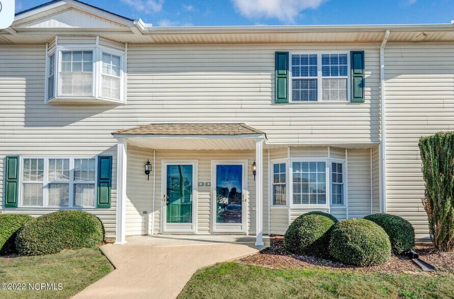 Building Photo - 2375 Vineyard Dr