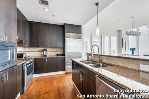 Building Photo - 610 E Market St