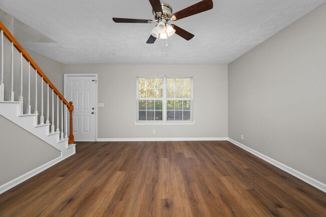 Building Photo - 2426 Willowbrook Dr