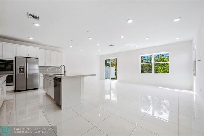 Building Photo - 214 Preserve Trl S