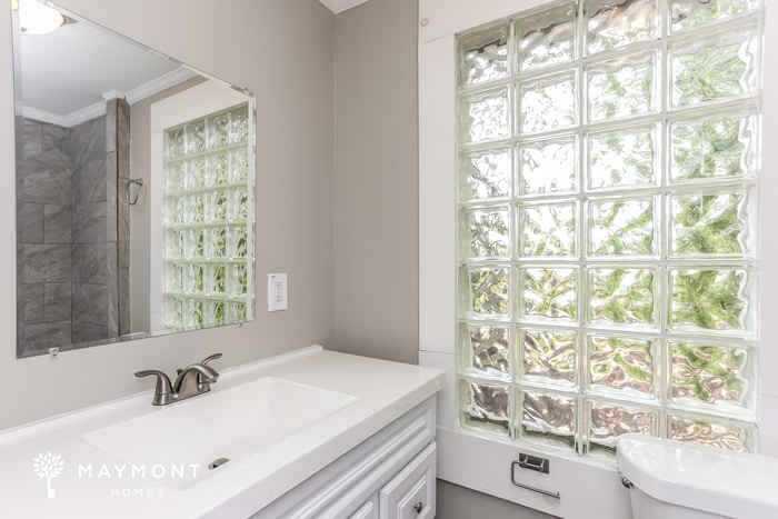 Building Photo - 884 Custer Ave SE