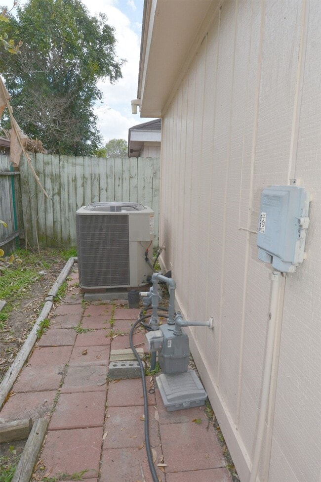 Building Photo - 6219 Gladewell Dr