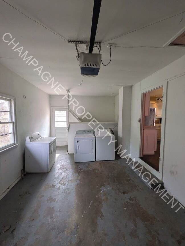 Building Photo - Single Family Home in KC