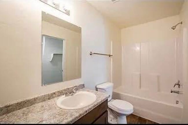 Building Photo - 78 E 630 N