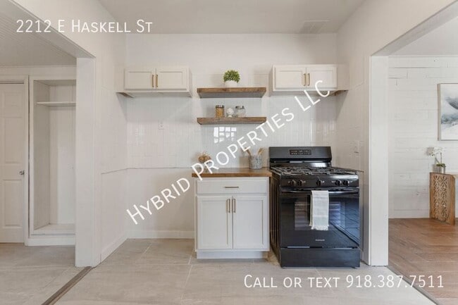 Building Photo - 2212 E Haskell St