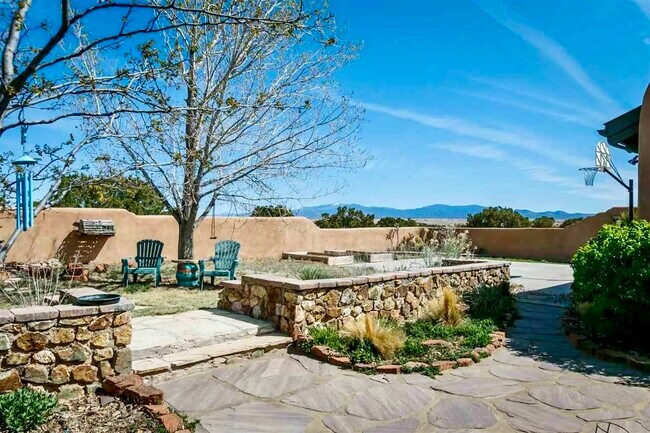 Building Photo - 5 Laughing Raven Rd