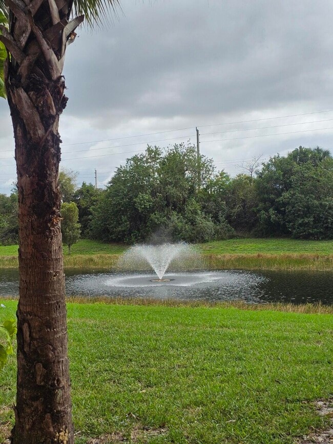 Building Photo - 1063 Golden Lakes Blvd