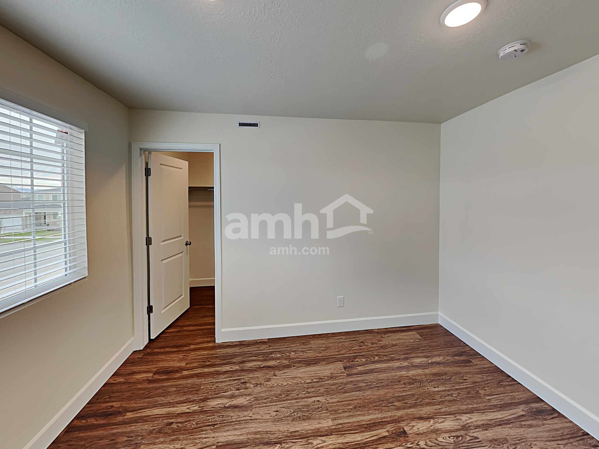 Building Photo - 3264 Fields Ave