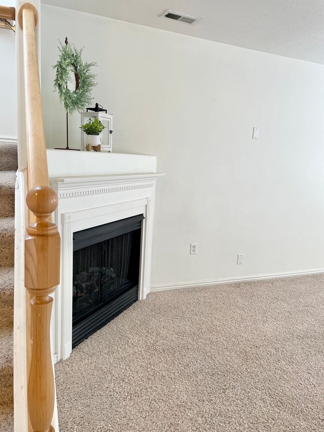 Building Photo - 652 W 800 N