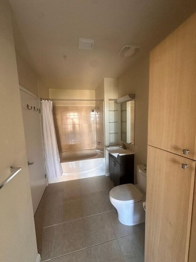 Building Photo - 1BR High-Rise with Balcony & Views