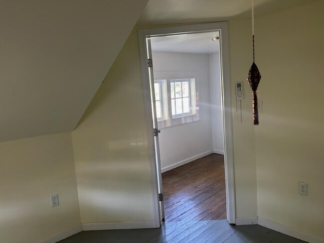 Building Photo - 1 Monroe Bay Ave