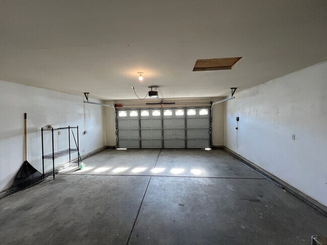 Building Photo - Single story in Sylvan School District!