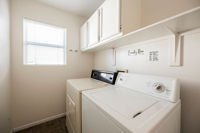 Building Photo - Honey, I’m Home! This Lovely 3 Bedroom, Two-Story Home Is Located In Summerlin.