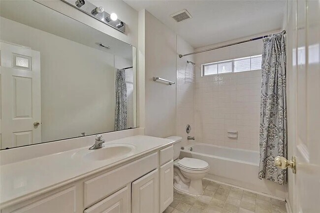 Building Photo - 511 Elm Ridge Dr