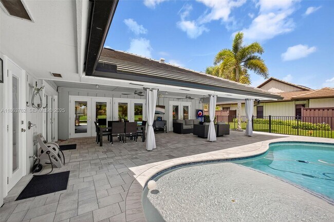 Building Photo - 15 Balfour Rd E