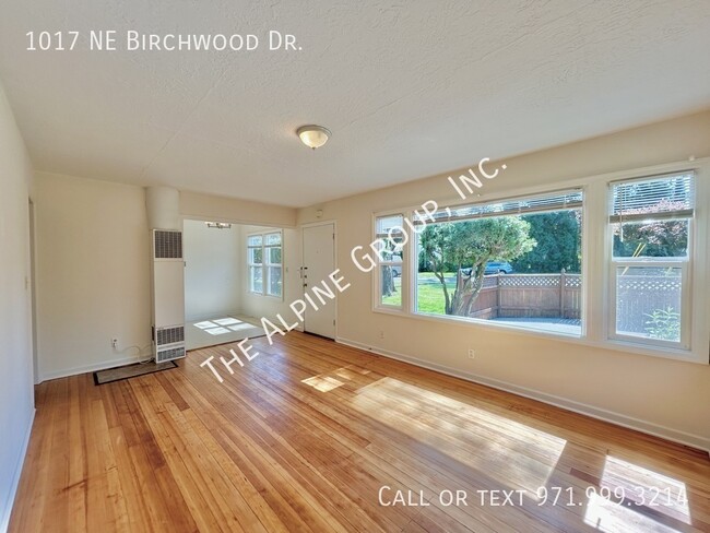 Building Photo - 1017 NE Birchwood Dr