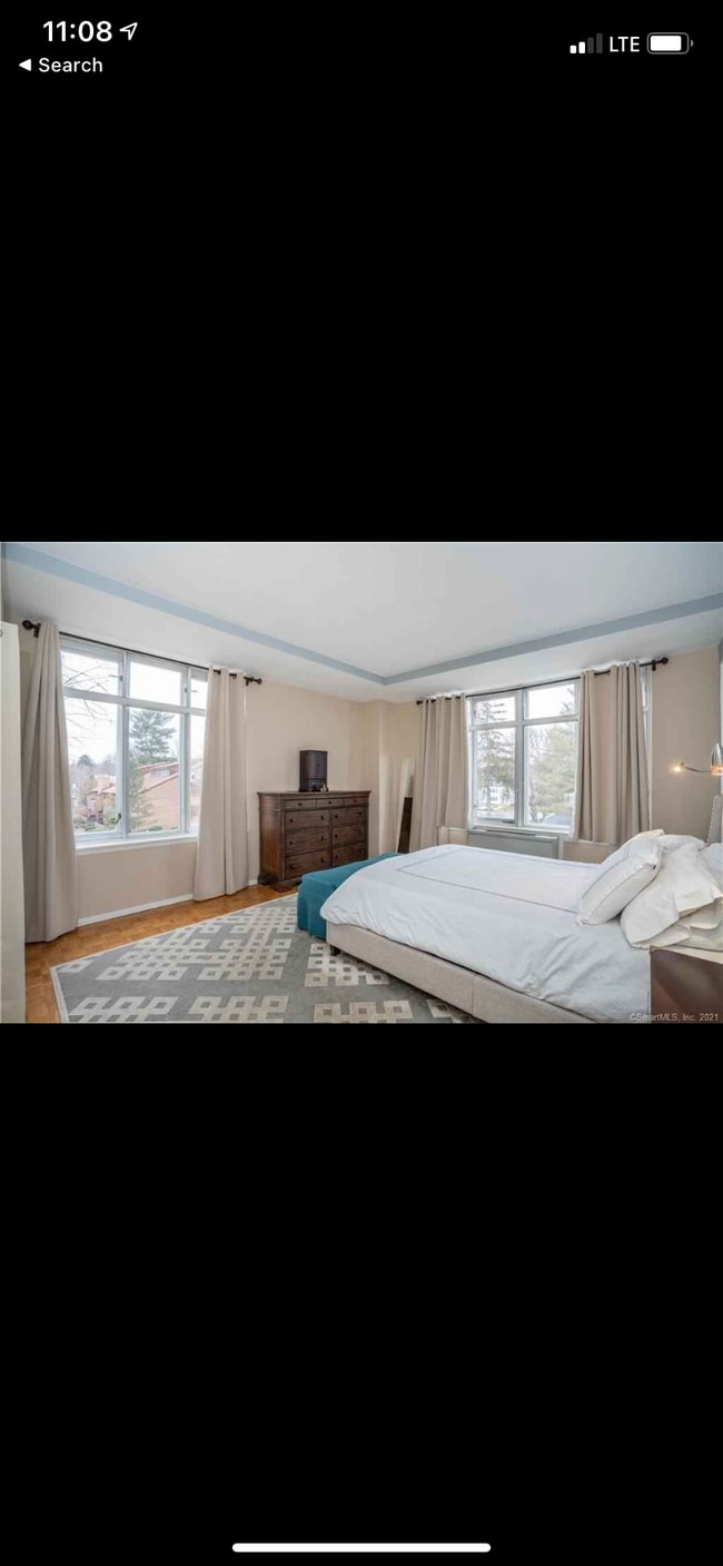 Building Photo - 1028 Farmington Ave