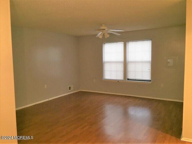 Building Photo - 106 Daffodil Dr