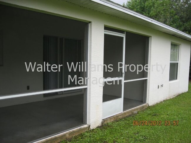 Building Photo - 3/2 duplex in Palm Coast      www.werentsu...