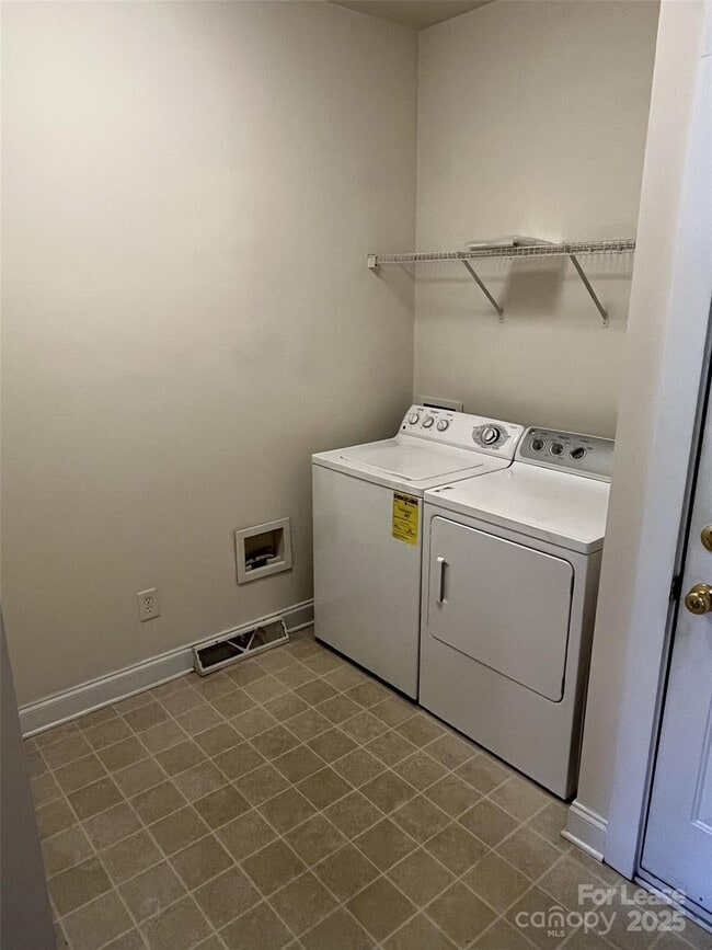 Building Photo - 3044 Parker Green Trail