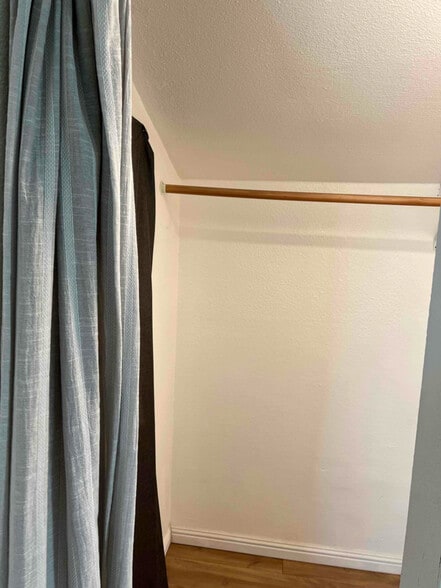 Building Photo - 606 E B St