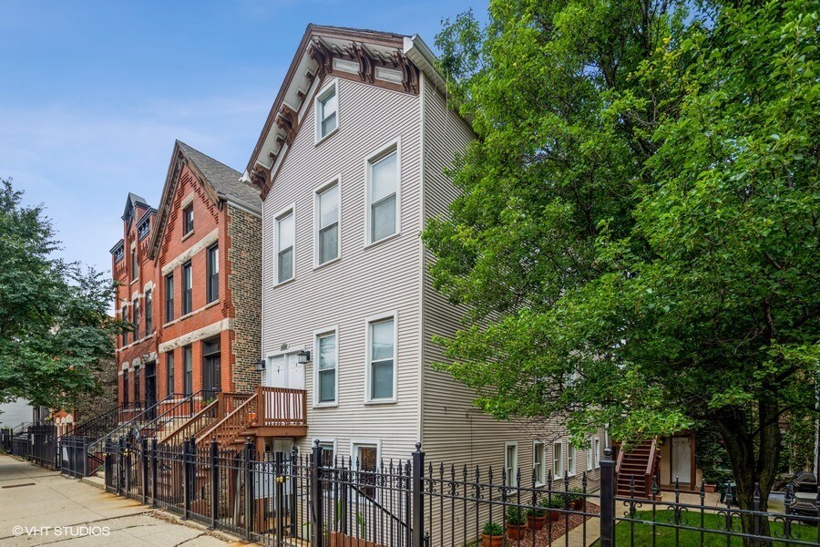 Building Photo - 1426 N Greenview Ave