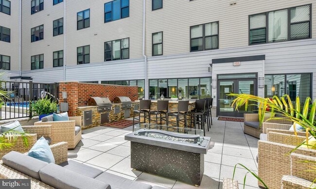 Building Photo - 401 Race St