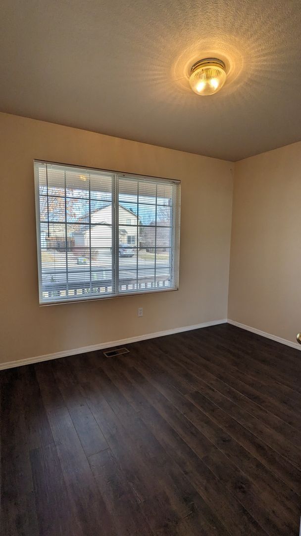 Building Photo - SPRINGS RANCH 3 BEDROOM/2 BATHROOM RANCH WITH FENCED YARD AND 2 CAR GARAGE!