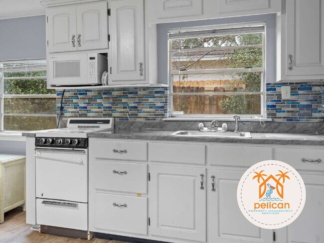 Building Photo - Cozy Studio in Pensacola