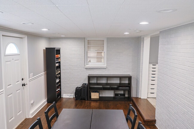 Building Photo - 227 N Butterfield Rd