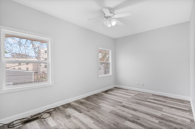 Building Photo - 1726 N Kedzie Ave