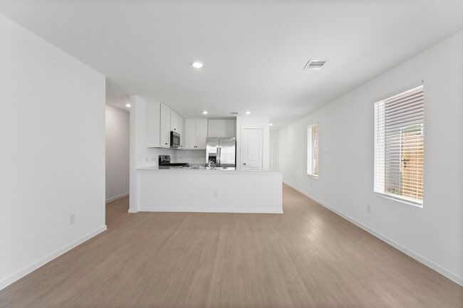 Building Photo - 25392 Carnation Ct