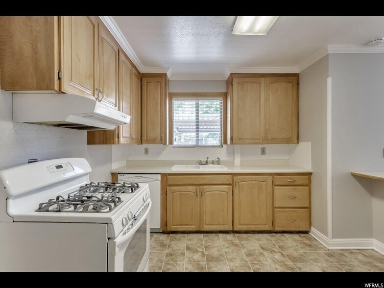 Building Photo - 923 E 500 S