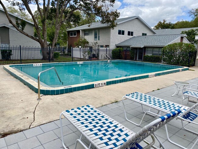 Building Photo - Hourglass District Condo - 2/2 with attached garage