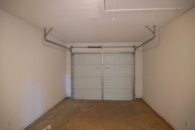 Building Photo - 210 Baber St