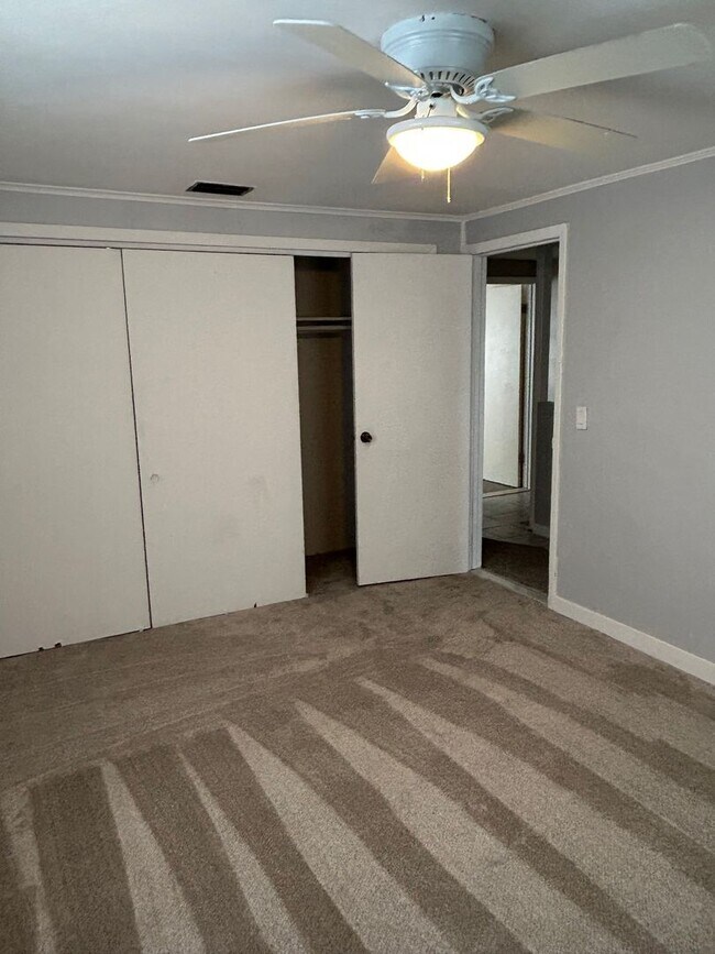 Building Photo - 4BD/2BA on the Island!