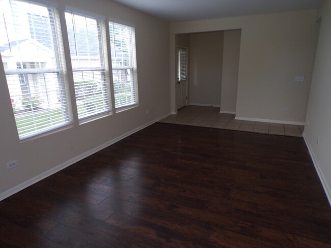 Building Photo - 120 W Buckingham Dr
