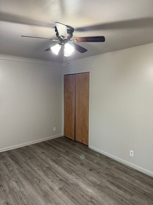 Building Photo - Awesome Property for an Awesome Price