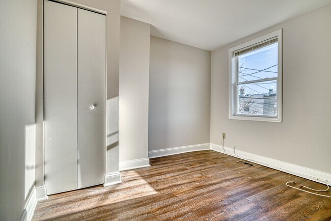 Building Photo - 1343 Sargeant St