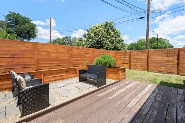 Building Photo - 6410 Chimney Creek Cir