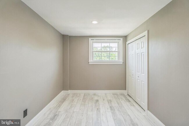 Building Photo - 11853 Brandon Rd