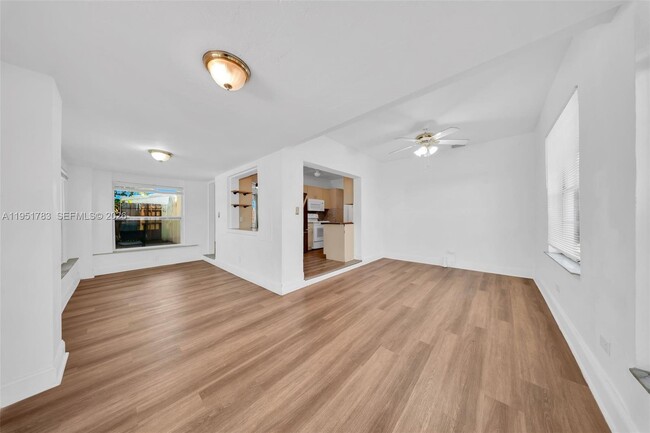 Building Photo - 1624 NE 175th St