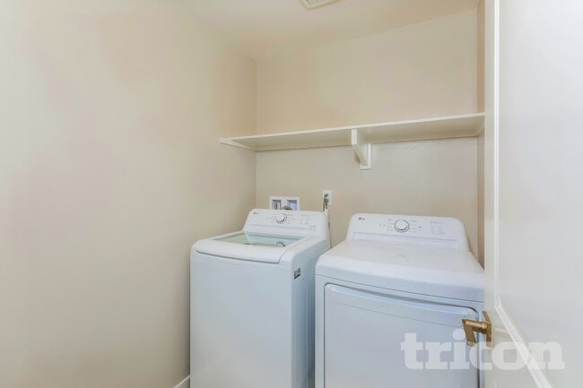 Building Photo - 31707 Hans Dr