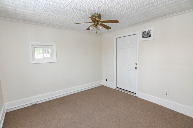 Building Photo - 23 Desmond Rd